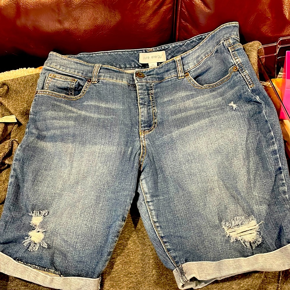 New distressed Bermuda Jean Shorts size 16, no tags, excellent condition